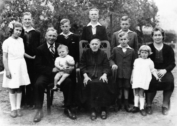 Het gezin Van Wiele in 1945